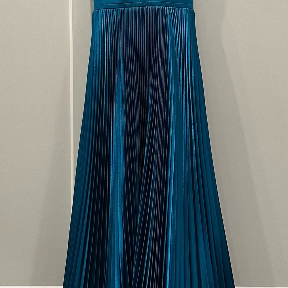 Elegant Teal Pleated Skirt